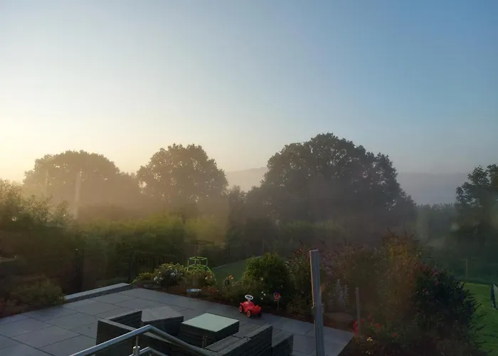 Top Mit Traumhaftem Fernblick In 1a-lage! Apartmán *